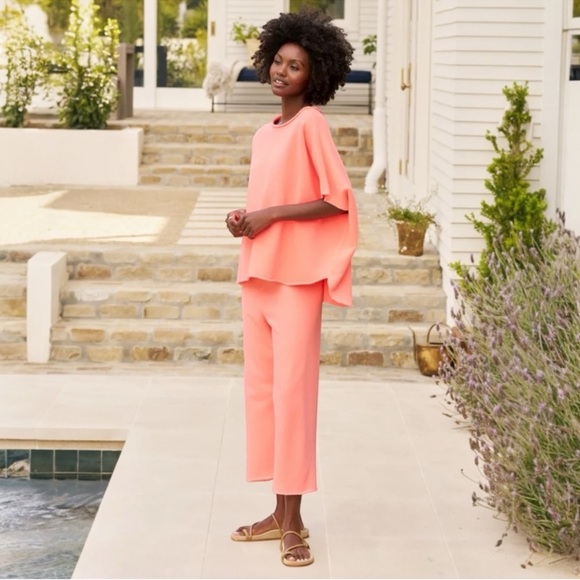 Frank & Eileen Olive Capelet In Coral, New, MSRP $208
Size: OS
$133/$208 - Picture 3 of 3